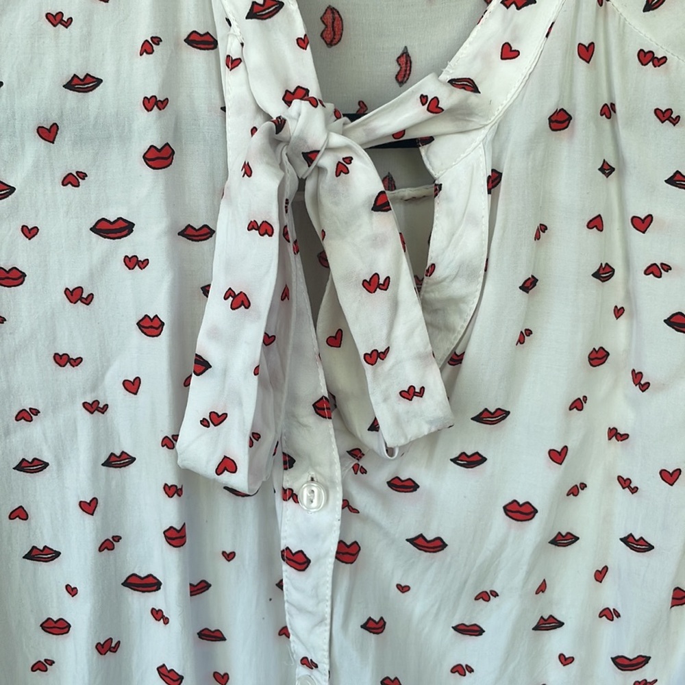 VELVET HEART- light weight button, down with lips, and hearts/ tie on neck (S) - Picture 2 of 2